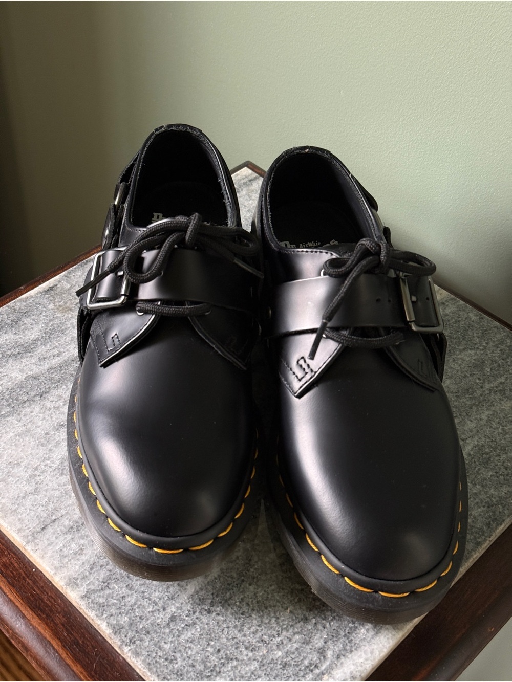 Dr. Martens - HENREE POLISHED SMOOTH LEATHER BUCKLE SHOES - Size USL6/ USM7 - Picture 4 of 8